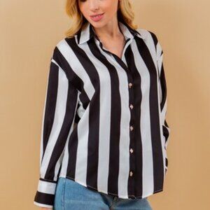 BLACK AND WHITE STRIPED BUTTON DOWN
